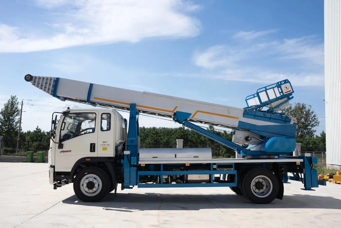 虎门港管委会云梯上料车租赁费用